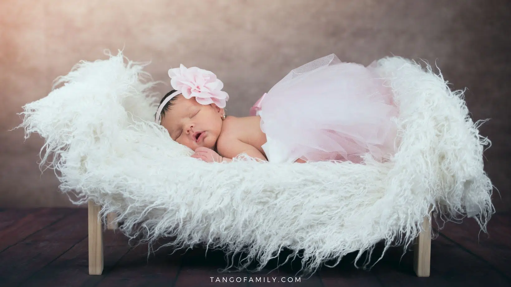 Expert Guide on How to Wake Up a Sleeping Baby for Feeding